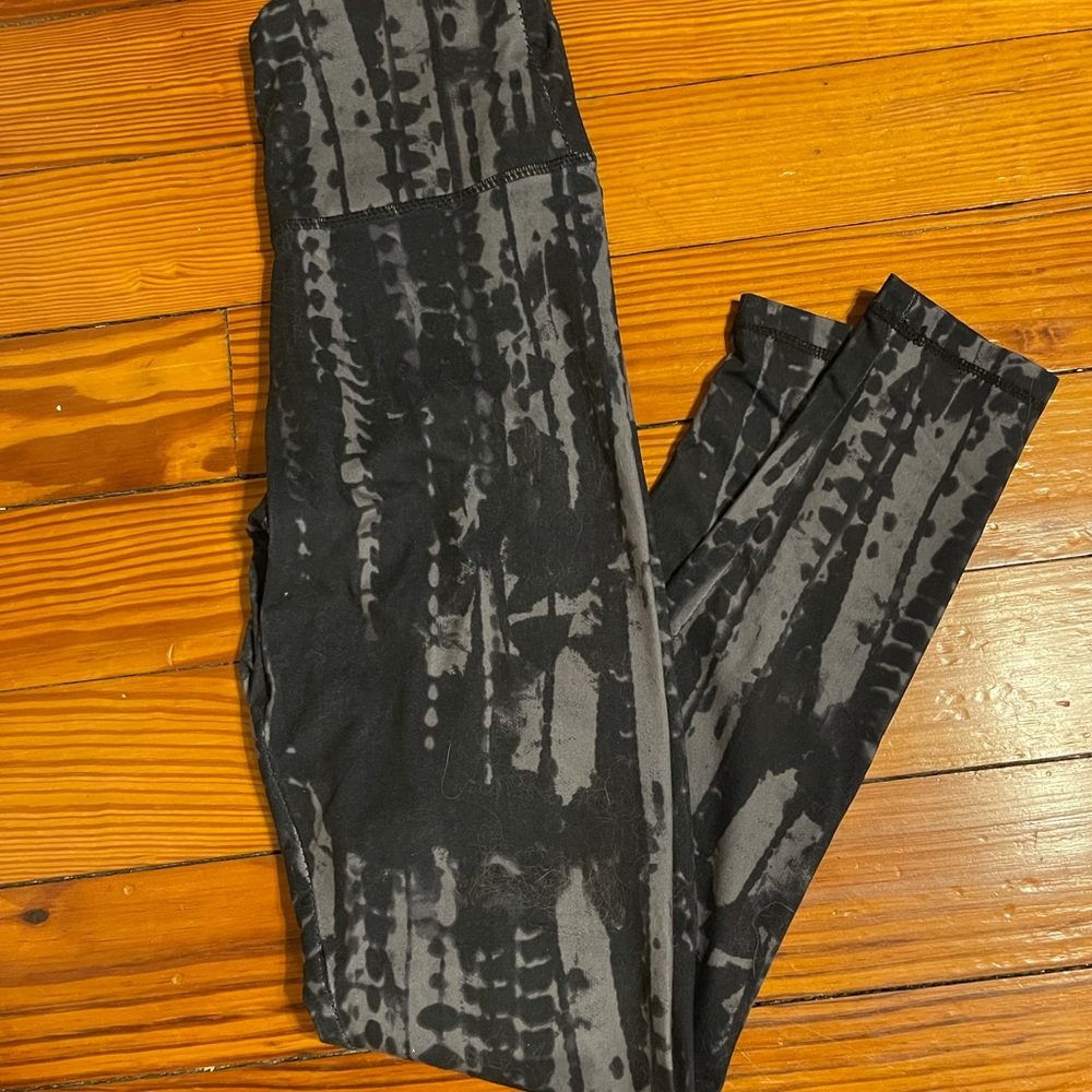 Danskin Black and Gray Patterned Leggings